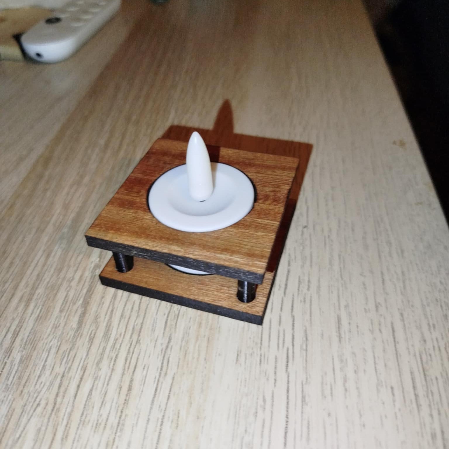 Telys holder
