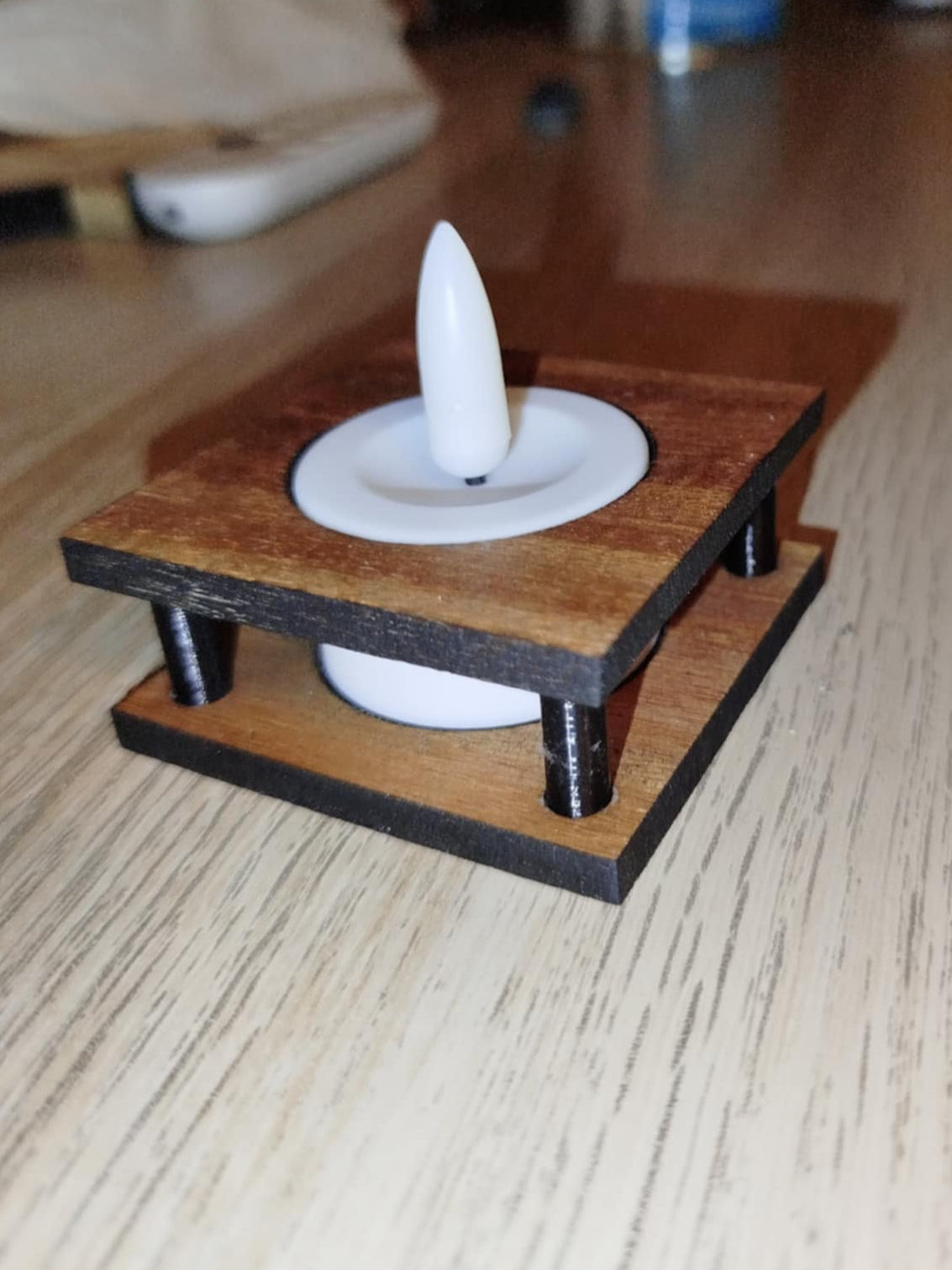 Telys holder