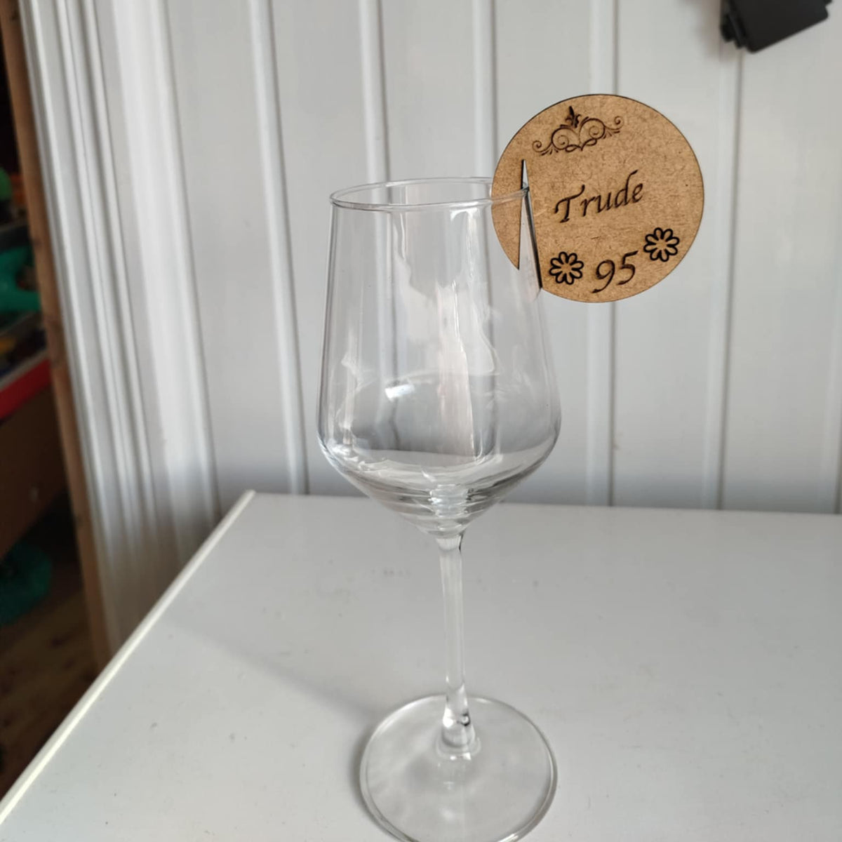 Personlige bordkort til vinglass – elegant til bryllup, fest & gave