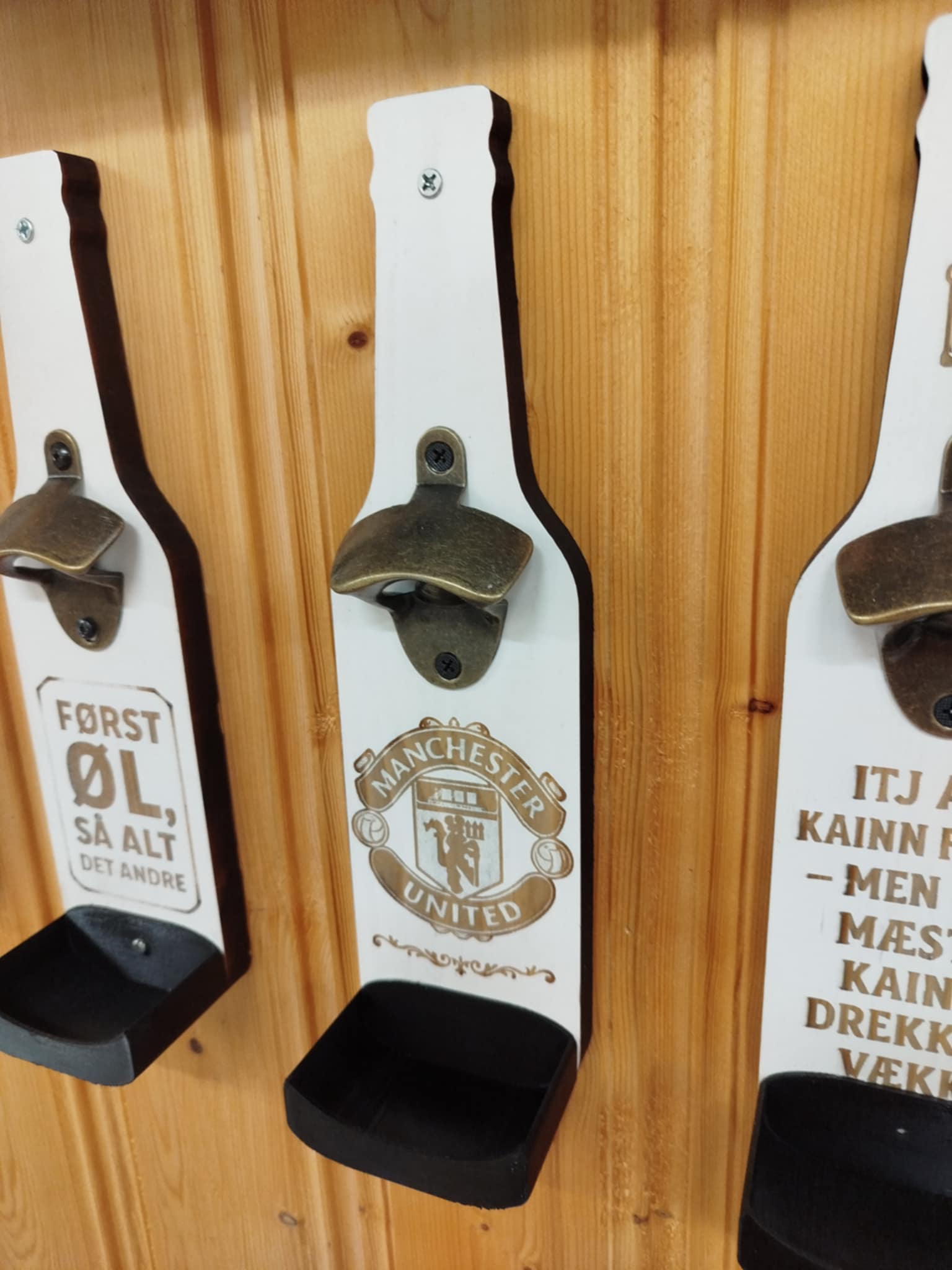 Vegghengt flaskeåpner